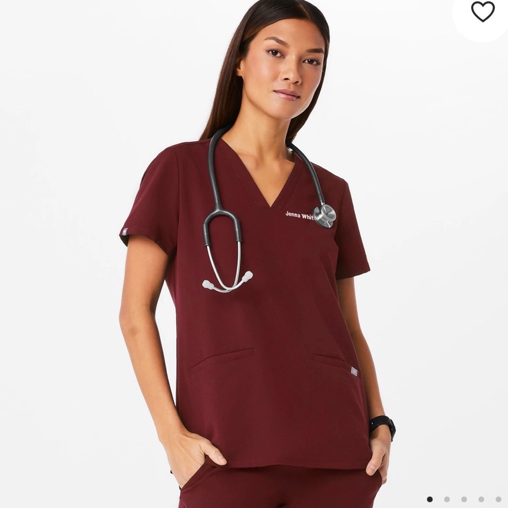 Medium Figs Casma Three-Pocket Scrub Top in Burgundy